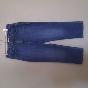 Lee high rise, relaxed fit, straight leg jeans with a 24 in inseam size 10